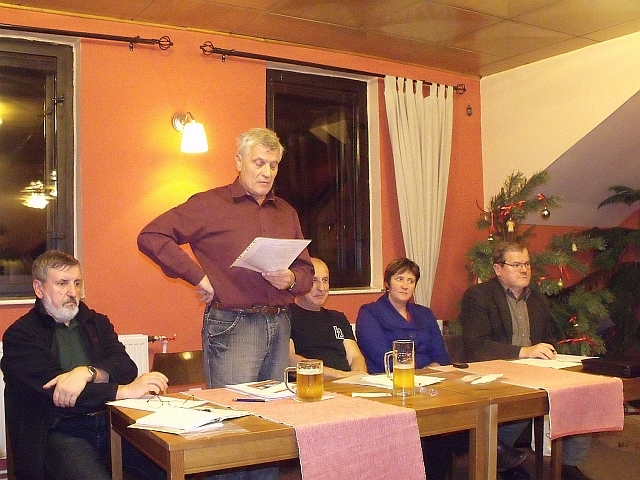 04_Predseda KCT Lanskroun Zdenek Sestak cte zpravu.jpg